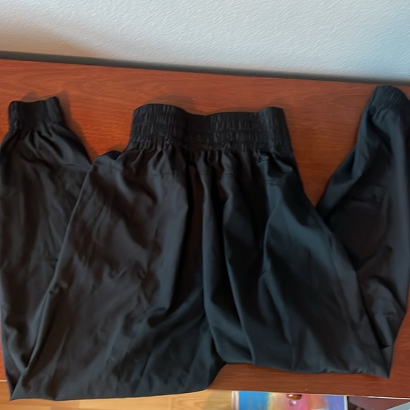 Halara High waisted Jogger size xs - Picture 3 of 3